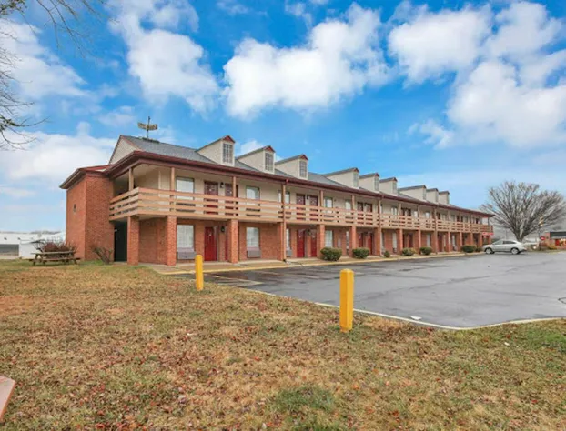 Red Roof Inn Uhrichsville hotel detail image 4