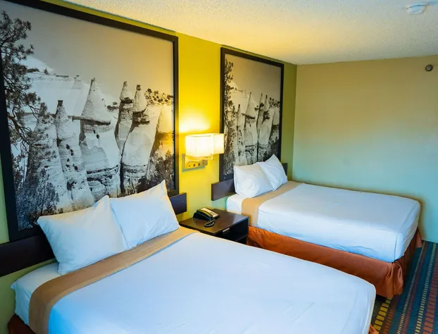 Super 8 by Wyndham Belen NM hotel detail image 4