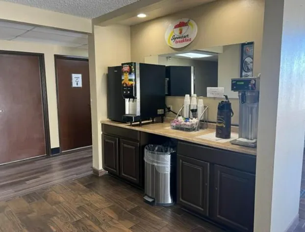 Super 8 by Wyndham Belen NM hotel detail image 2