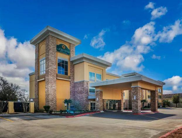 La Quinta Inn & Suites by Wyndham Beeville hotel detail image 1