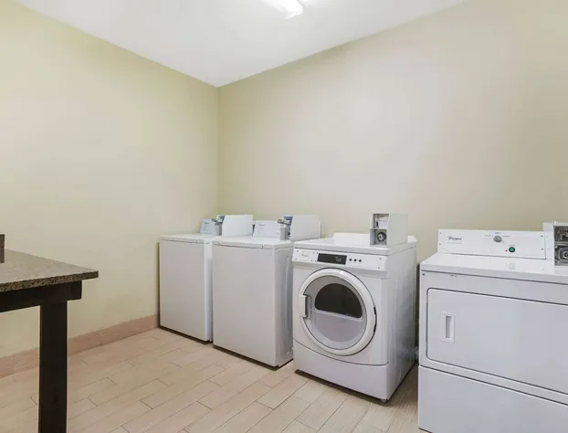 La Quinta Inn & Suites by Wyndham Beeville hotel detail image 4