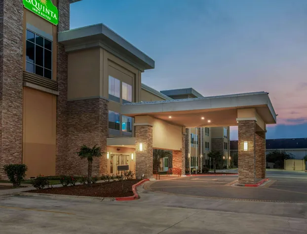 La Quinta Inn & Suites by Wyndham Beeville hotel detail image 1