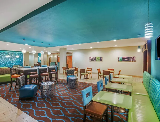 La Quinta Inn & Suites by Wyndham Beeville hotel detail image 3