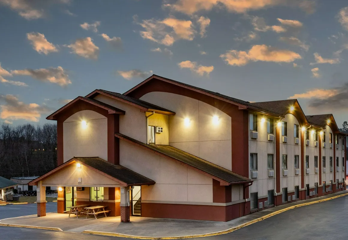 Super 8 by Wyndham Waynesburg hotel hero