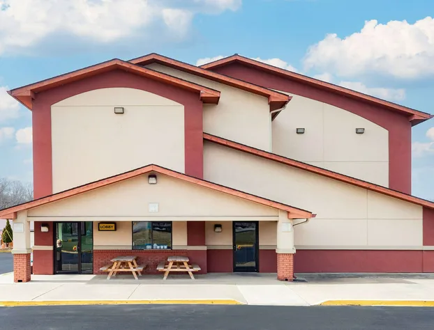 Super 8 by Wyndham Waynesburg hotel detail image 1