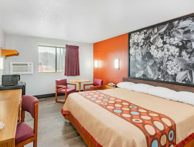 Super 8 by Wyndham Waynesburg hotel detail image 3