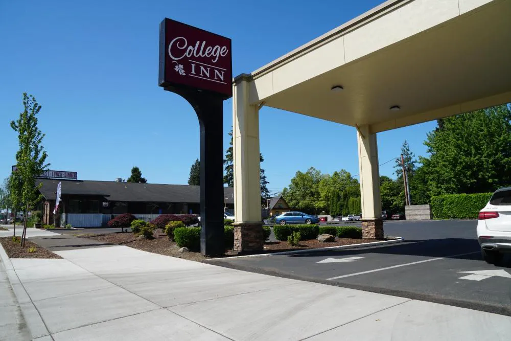 College Inn Monmouth hotel hero