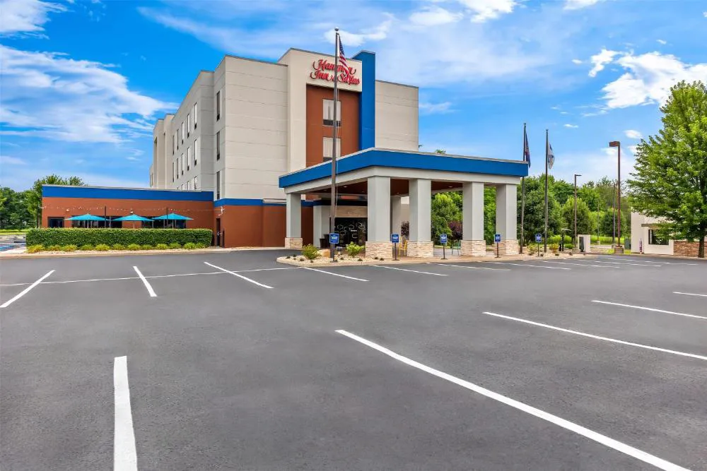 Hampton Inn & Suites Grove City hotel hero