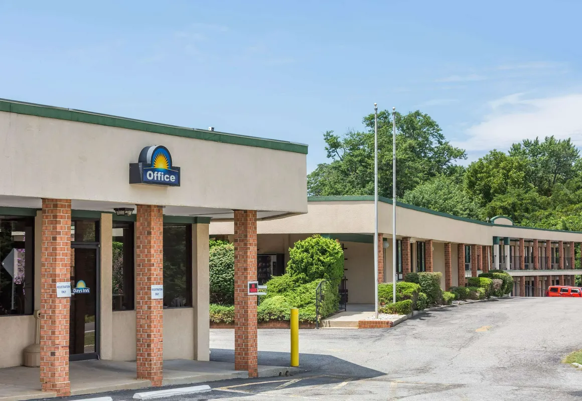 Days Inn by Wyndham Bedford hotel hero