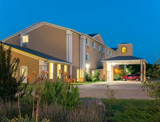 Super 8 by Wyndham Perry hotel detail image 1