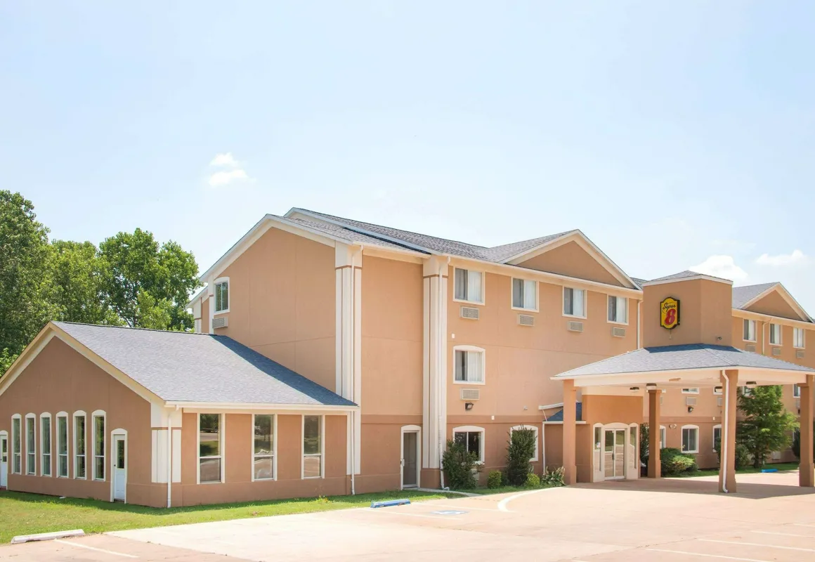 Super 8 by Wyndham Perry hotel hero