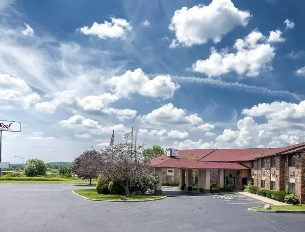 Red Roof Inn & Suites Hermitage hotel detail image 2