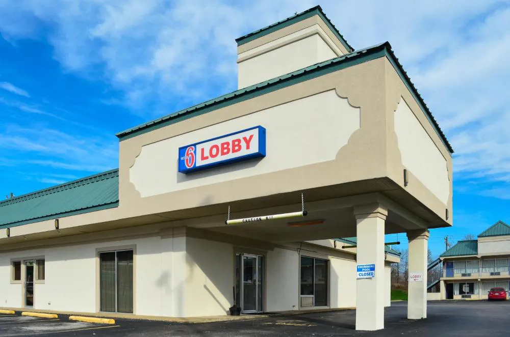 Motel 6 Pulaski, TN hotel hero