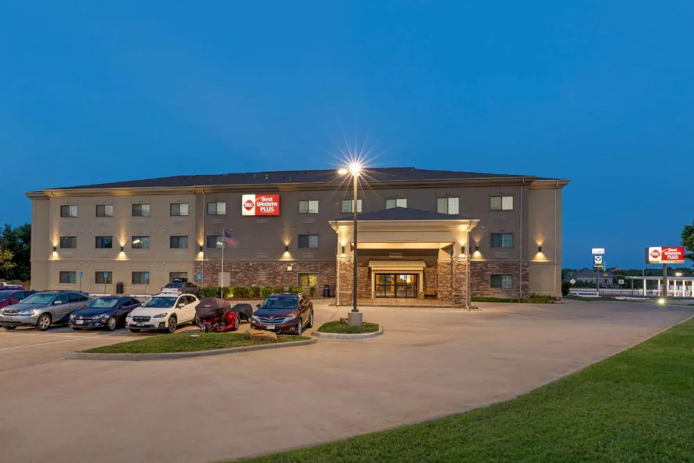 Best Western Plus Red River Inn hotel hero