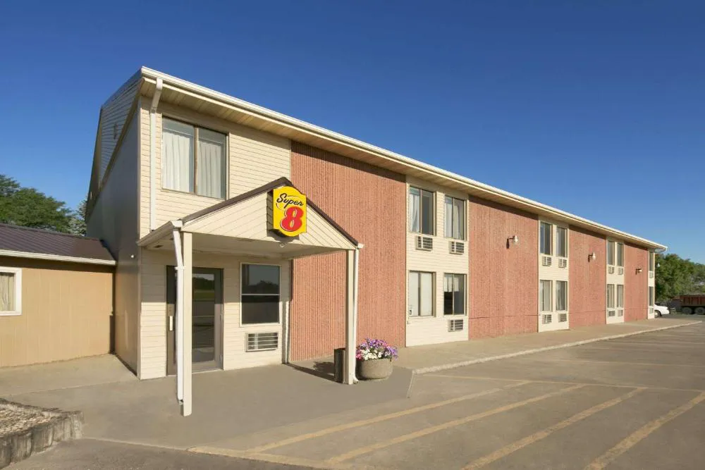Super 8 by Wyndham Redfield hotel hero