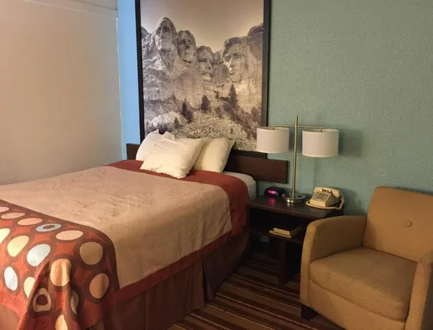 Super 8 by Wyndham Redfield hotel detail image 4