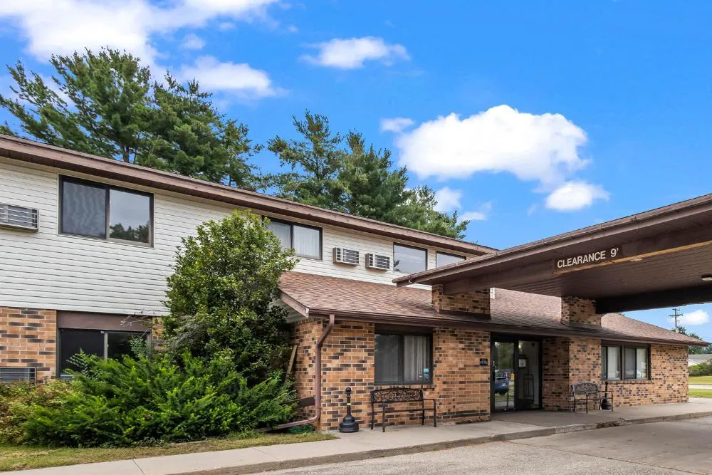 Wautoma Inn by OYO Near Airport WI 73 hotel hero