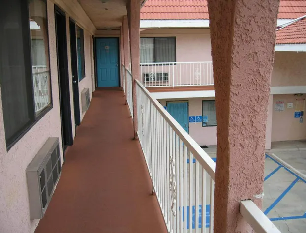 Royal Inn Motel Long Beach hotel detail image 3