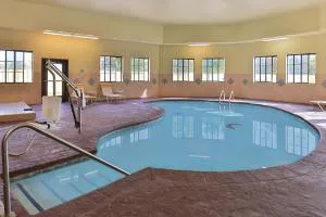 La Quinta Inn & Suites by Wyndham Woodward hotel detail image 1