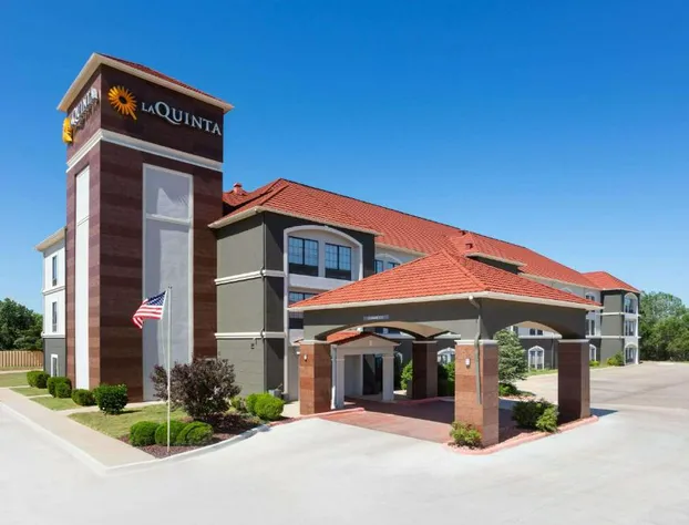 La Quinta Inn & Suites by Wyndham Woodward hotel detail image 2