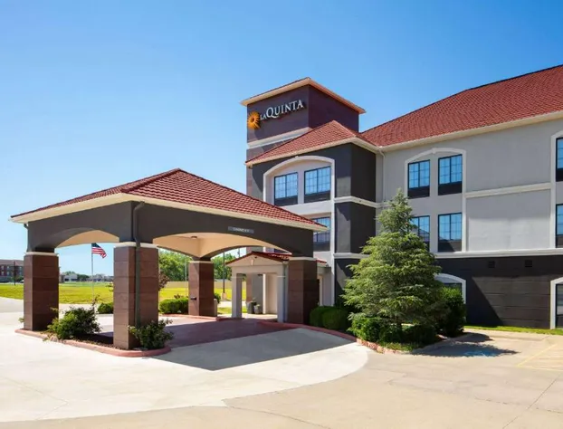 La Quinta Inn & Suites by Wyndham Woodward hotel detail image 3