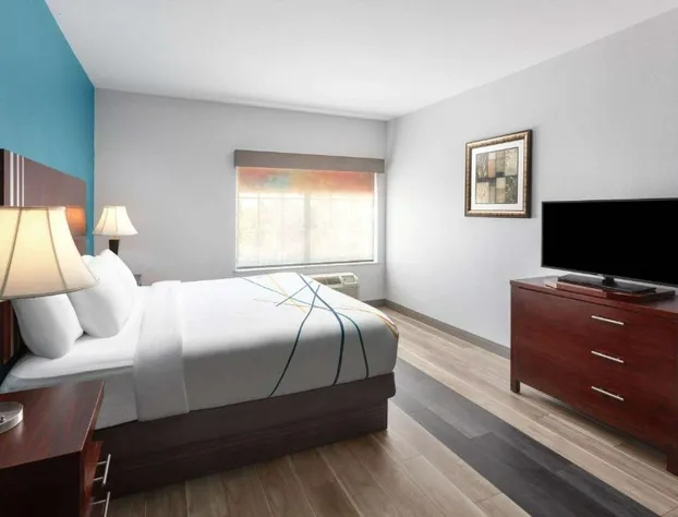 La Quinta Inn & Suites by Wyndham Woodward hotel detail image 4