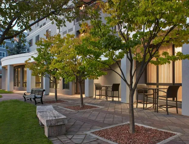 Courtyard by Marriott Mississauga - Airport Corporate Centre West hotel detail image 2