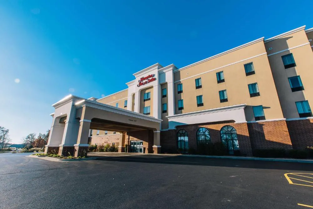 Hampton Inn & Suites Effingham hotel hero