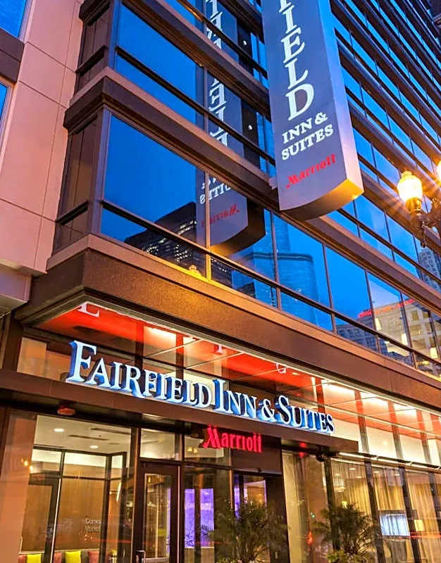 Fairfield Inn & Suites Chicago Downtown/River North hotel hero