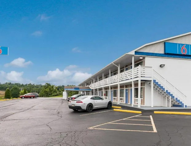 Motel 6 Parkersburg, WV hotel detail image 1