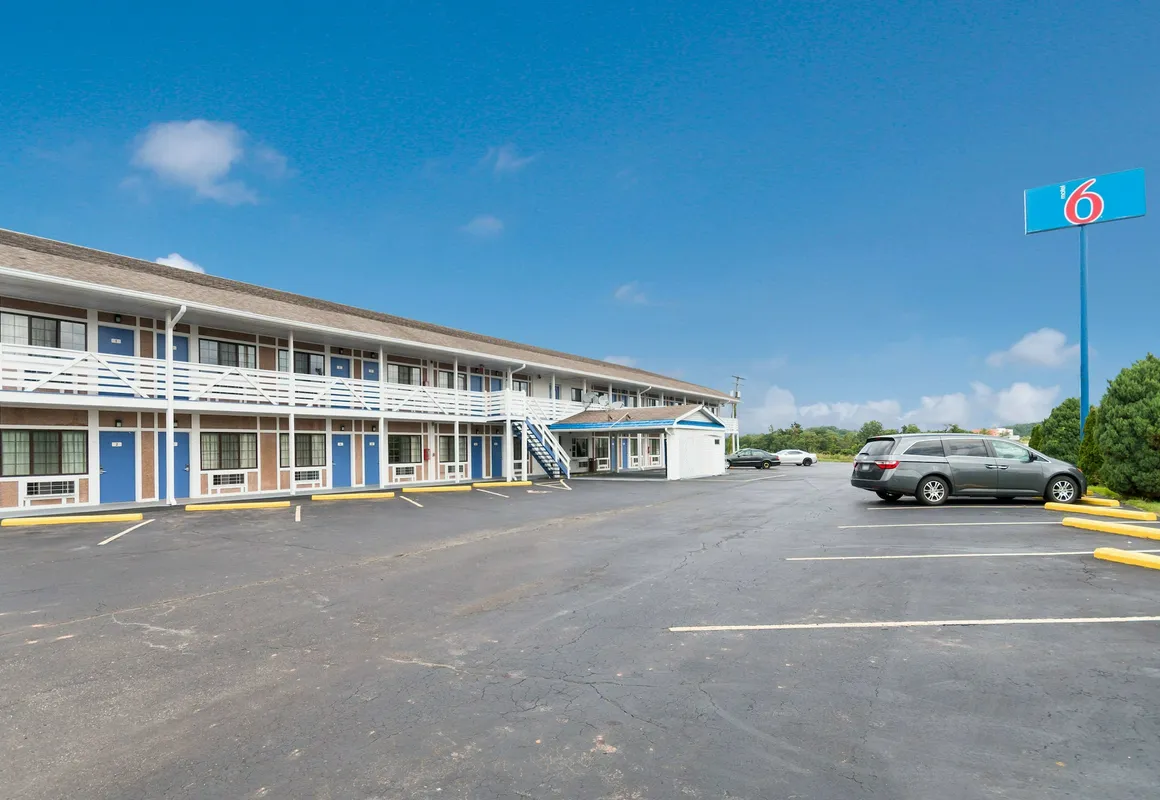 Motel 6 Parkersburg, WV hotel hero