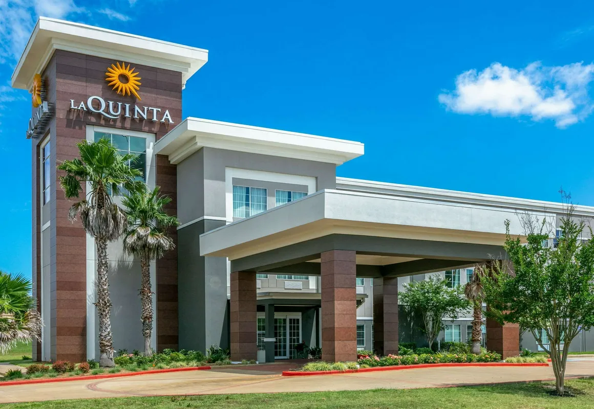 La Quinta Inn & Suites by Wyndham Jacksonville TX hotel hero