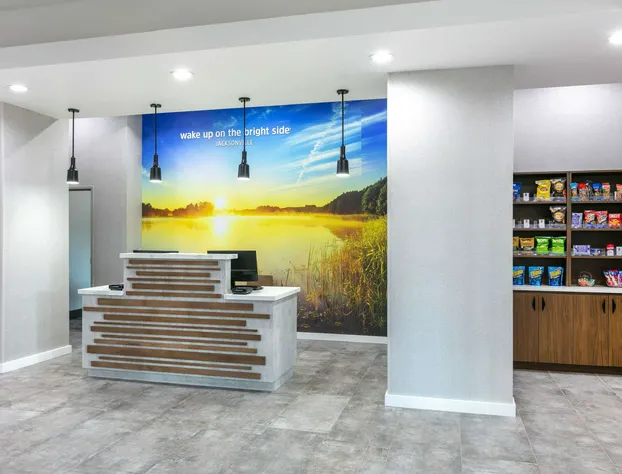 La Quinta Inn & Suites by Wyndham Jacksonville TX hotel detail image 4