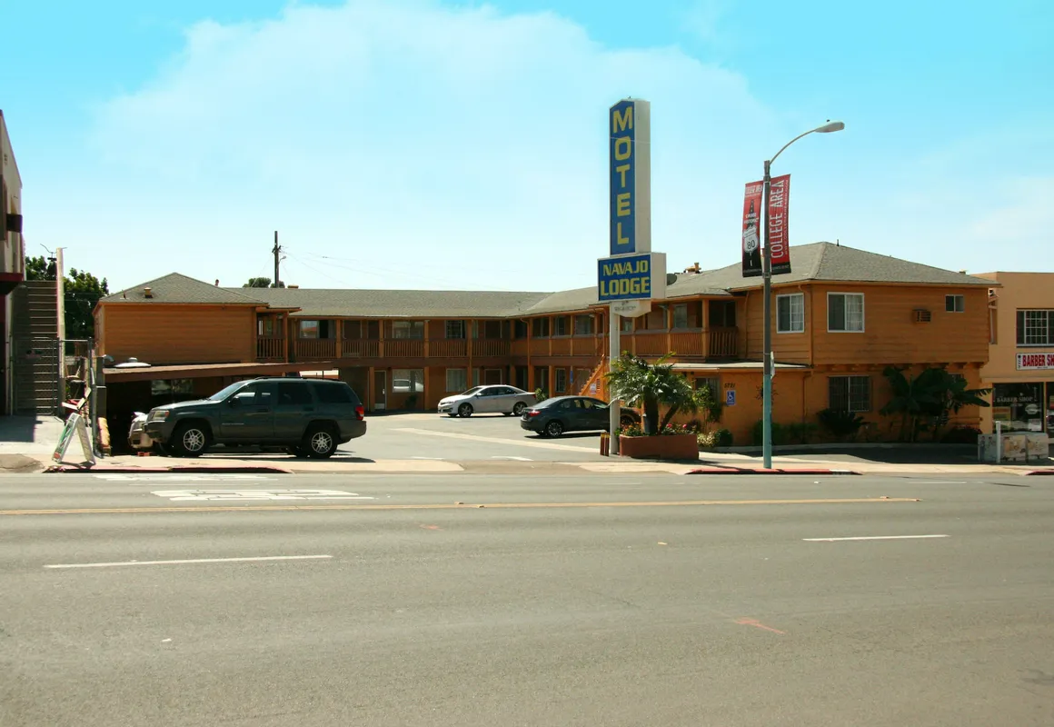 Navajo Lodge hotel hero