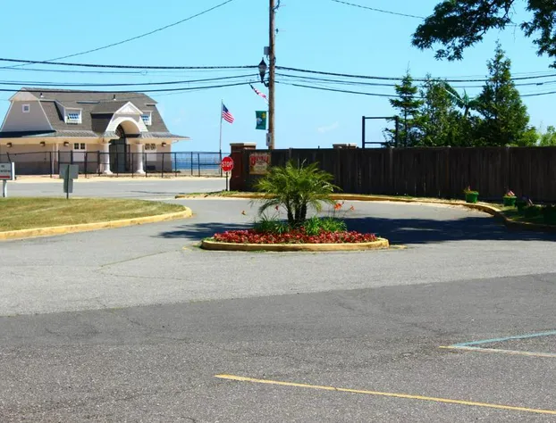 Tides Motor Inn at Stehli Beach hotel detail image 2