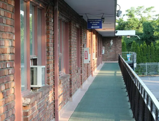 Tides Motor Inn at Stehli Beach hotel detail image 3