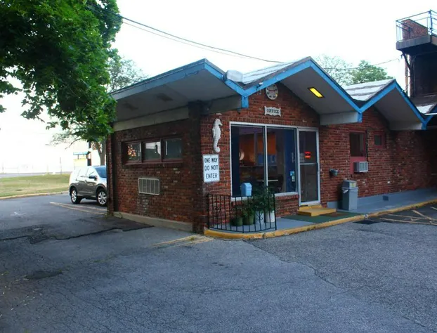 Tides Motor Inn at Stehli Beach hotel detail image 1