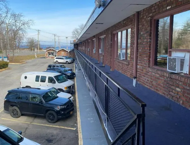 Tides Motor Inn at Stehli Beach hotel detail image 4