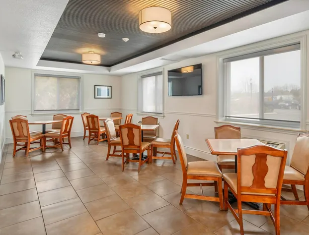 Comfort Inn & Suites Thousand Islands Harbour District hotel detail image 3