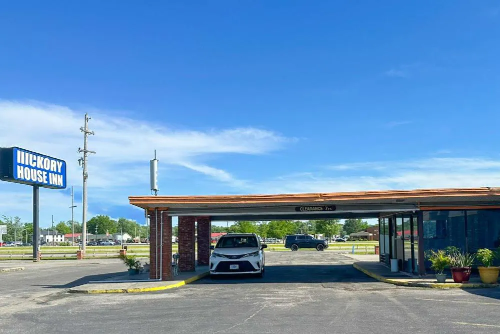 OYO Hickory House Inn hotel hero