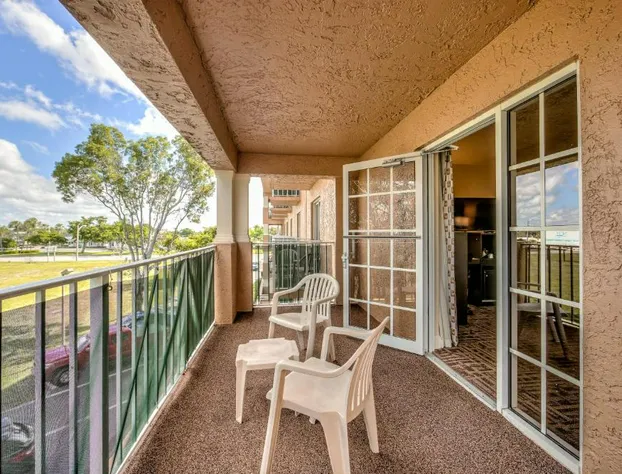 Inn of Naples, Tapestry Collection by Hilton hotel detail image 3