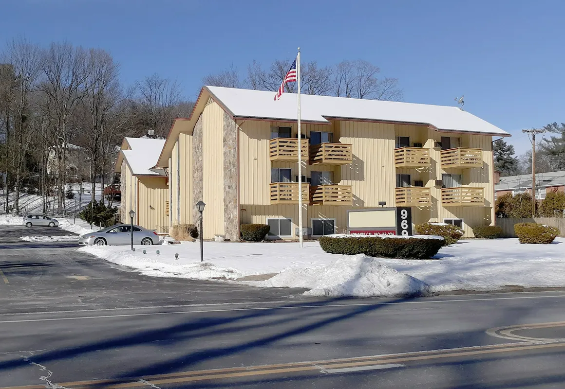 Iron Horse Inn hotel hero