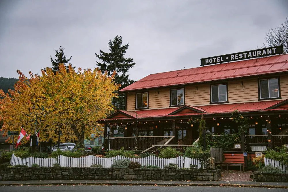 Salt Spring Inn hotel hero