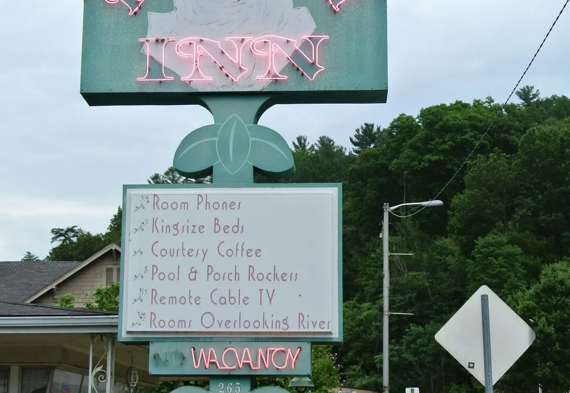 RoseWood Inn hotel hero