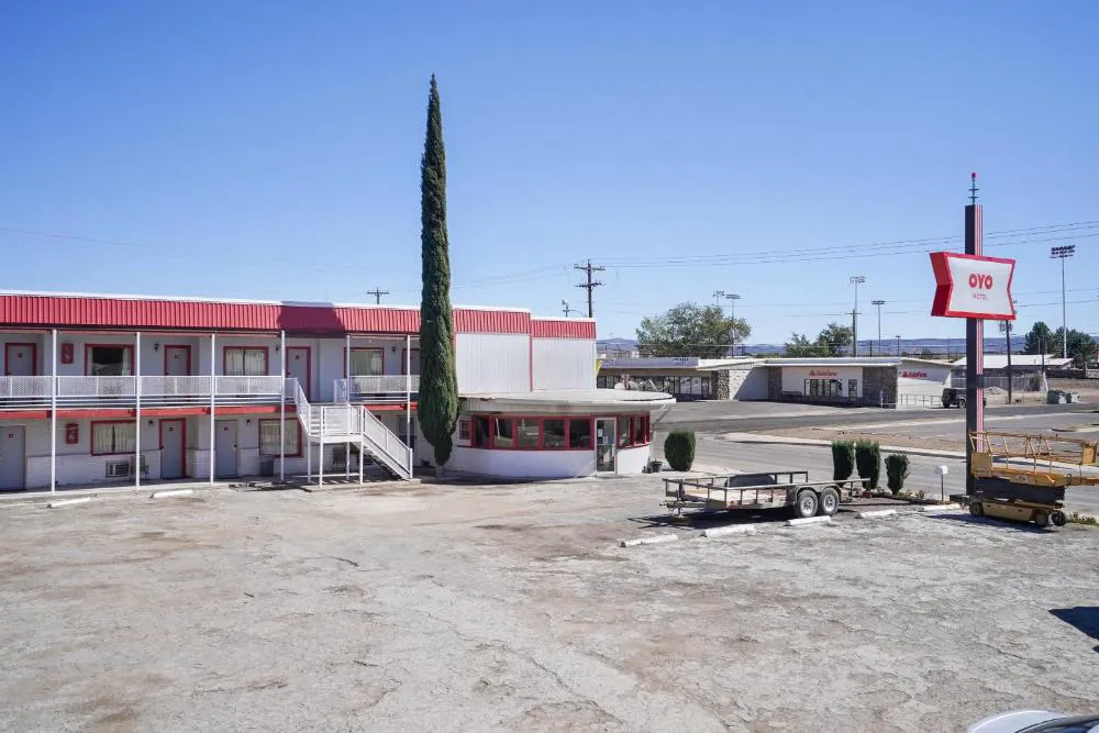 OYO Alpine TX near Big Bend National Park hotel hero