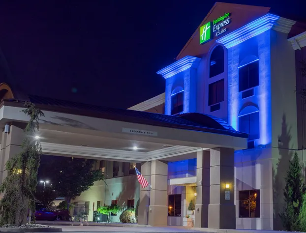 Holiday Inn Express and Suites Newton by IHG hotel detail image 1