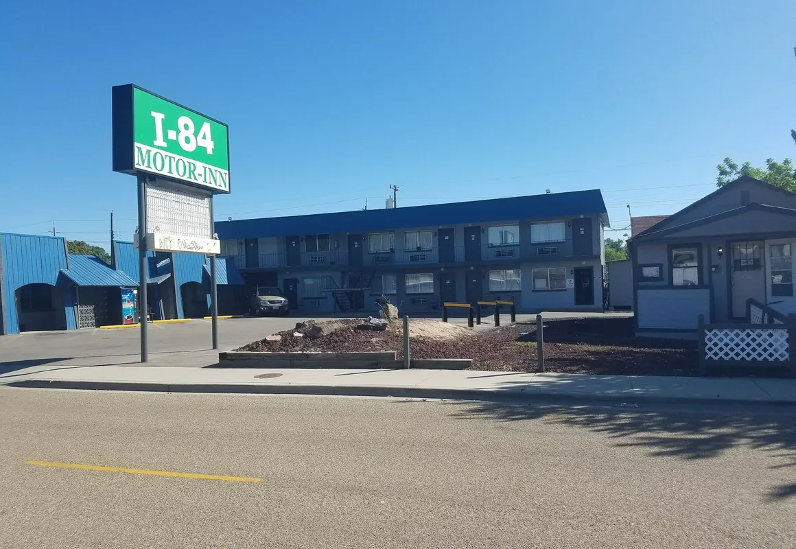 I-84 Motor Inn hotel hero
