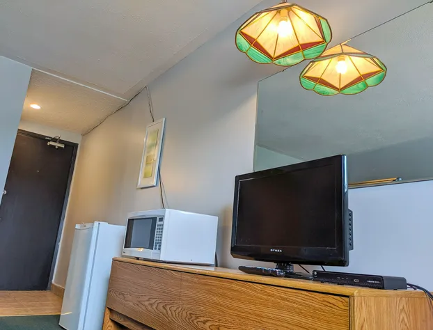 Skyline Motel & Campus Inn hotel detail image 4