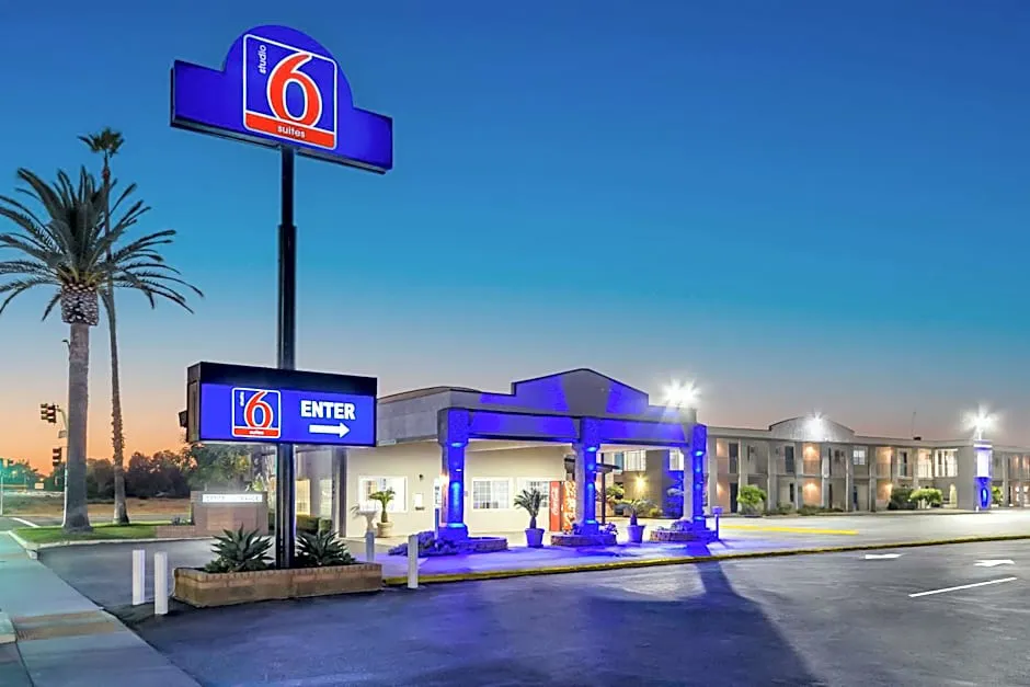 Studio 6 Suites Madera, California - Yosemite hotel hero