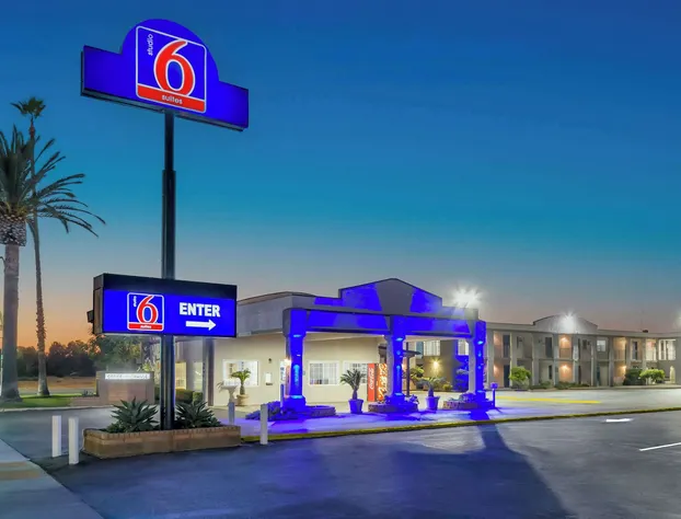 Studio 6 Suites Madera, California - Yosemite hotel detail image 1